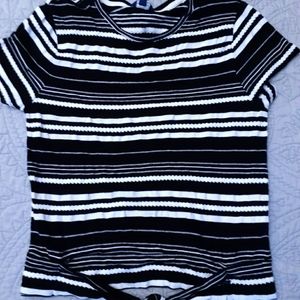 Black and white stripe short sleeve top